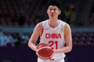 开云-还是最稳的点!胡金秋半场5中5贡献12分&抢下4个前场板