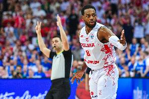 开云-绝对核心！劳埃德17中8轰全场最高28分外加3板1助1断1帽