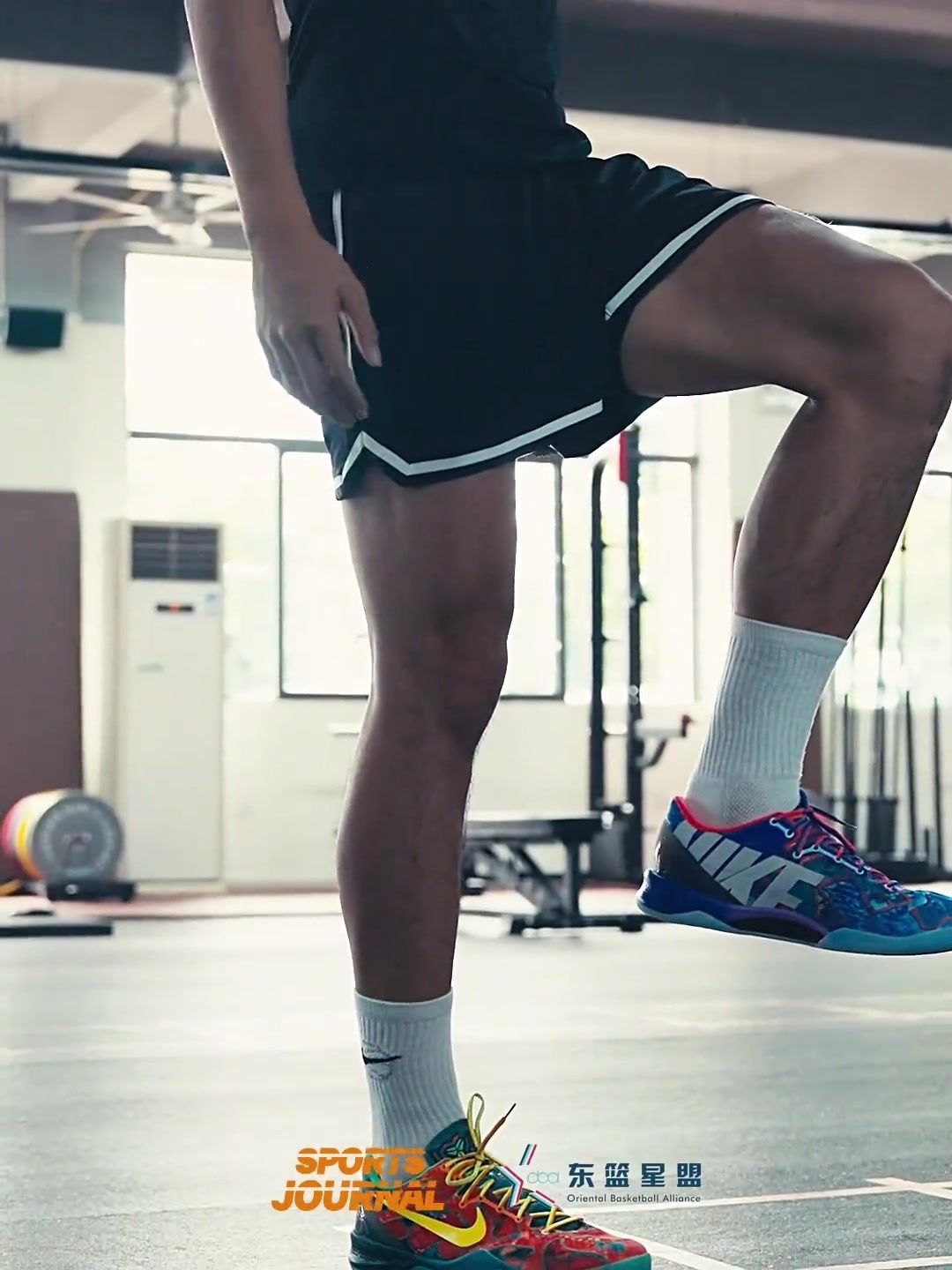 眼神坚毅！崔永熙已回到广东进行恢复训练